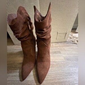 Suede brown boots